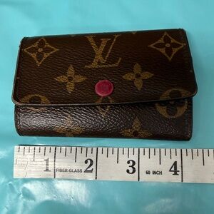 Louis Vuitton 6 Key Holder in Monogram canvas, fuchsia interior.